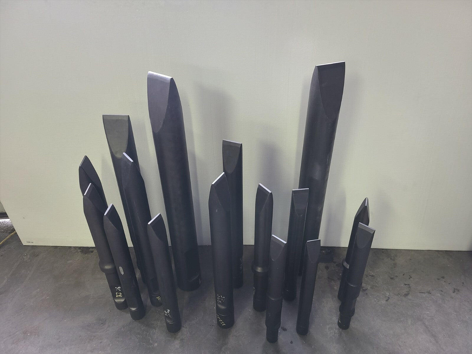 TOKU TNB7E 8E 10E HYDRAULIC HAMMER BREAKER BIT MOIL POINT OR CHISEL